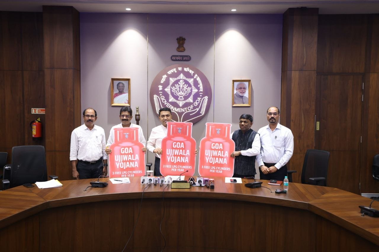 Goa Chief Minister Dr. Pramod Sawant alongside officials launching the Goa Ujjwala Yojana, holding promotional cutouts shaped like red gas cylinders with text reading "3 Free LPG Cylinders Per Year."